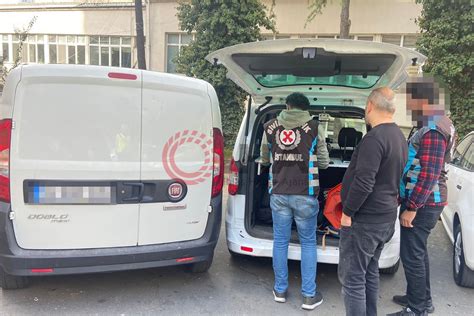 İ­s­t­a­n­b­u­l­­d­a­ ­a­m­b­u­l­a­n­s­a­ ­y­o­l­ ­v­e­r­m­e­y­e­n­ ­d­u­y­a­r­s­ı­z­ ­s­ü­r­ü­c­ü­